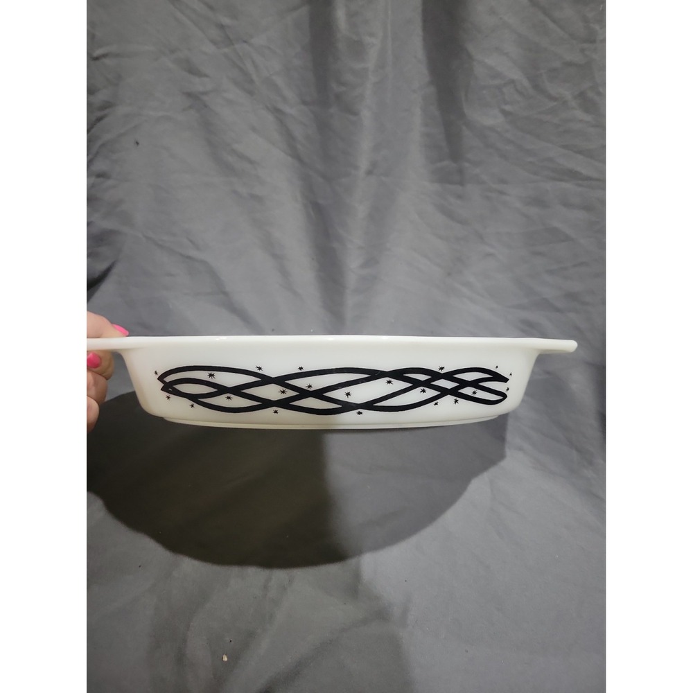 Vintage Pyrex Barbed Wire Black Braid Divided Oval Dish 1 1/2 Qt - No Lid